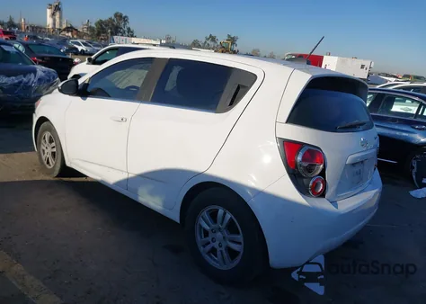 2015 Chevrolet Sonic Lt Auto z USA, uszkodzony, nr VIN 1G1JC6SG5F4207681